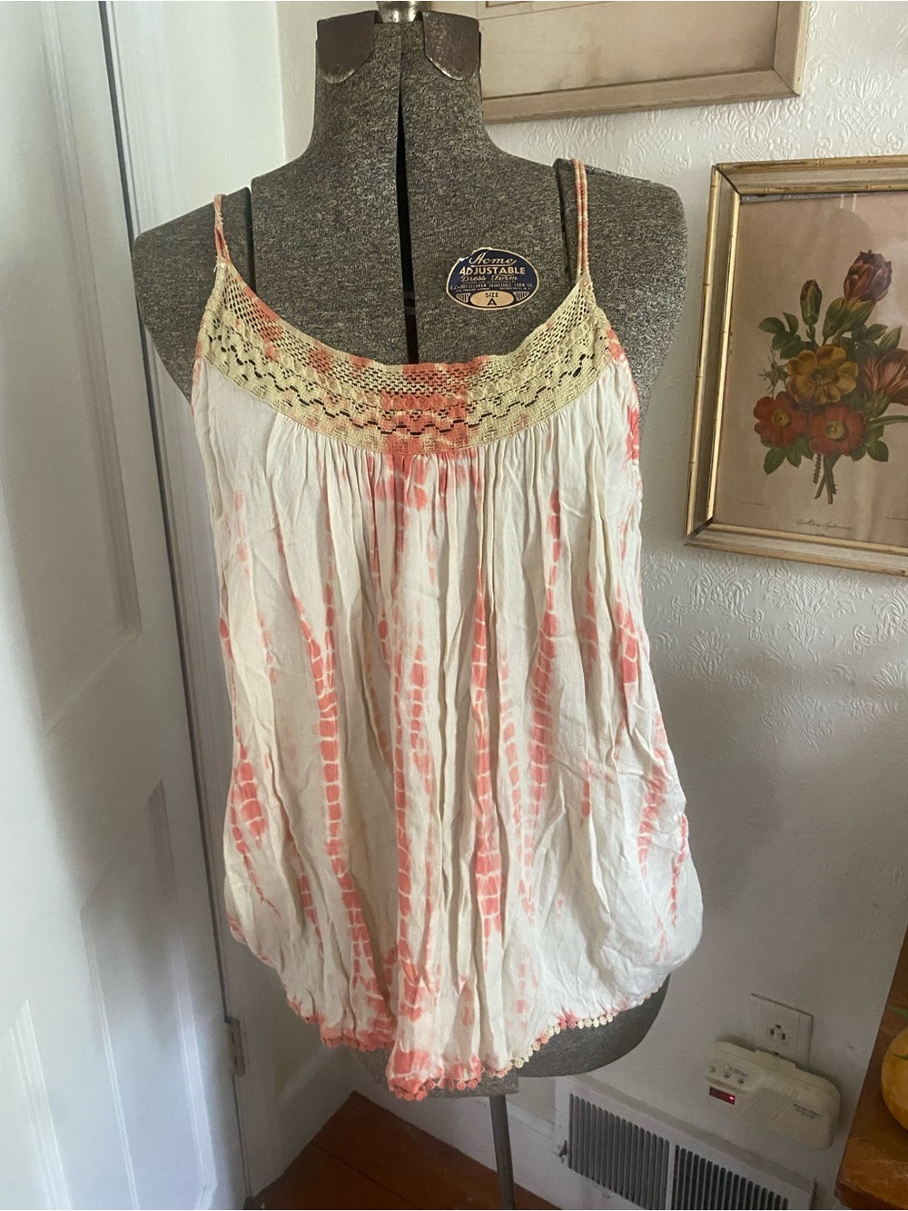 Boho Tie-Dye Spaghetti Strap Tank Top in Cream & Coral Crochet Detail Rayon Sz L